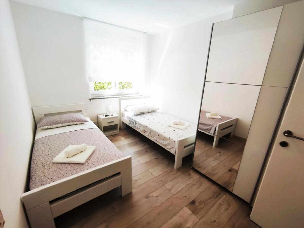 Apartman Dori Pula Exterior foto